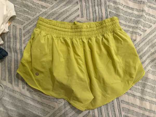 Lululemon Shorts Hotty Hot 2.5" High-Rise - Image 2