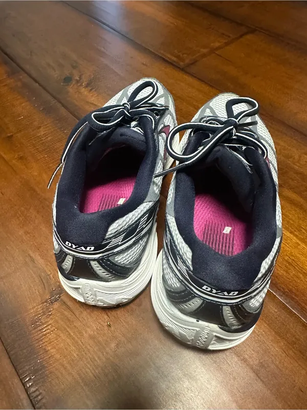 Brooks Dyad  Women's Sneakers - Image 3