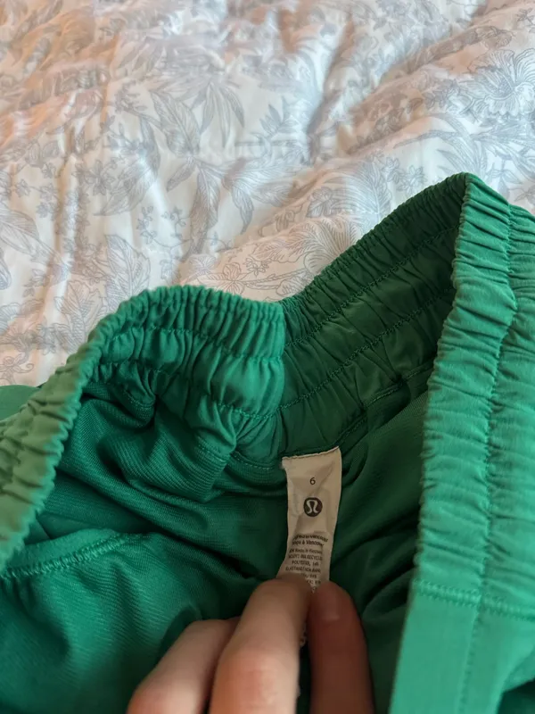 Lululemon Hotty Hot Shorts 2.5" Low rise - Image 3