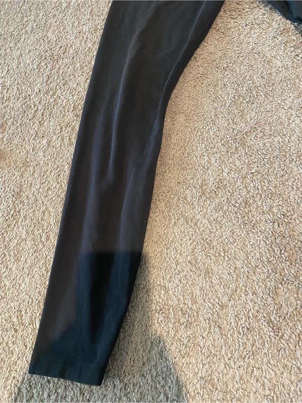 NIKE women’s White Logo Leggings - Image 4