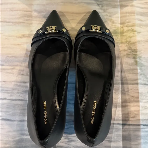 NWT Michael Kors Mandy Flex Kitten Pumps - Image 6