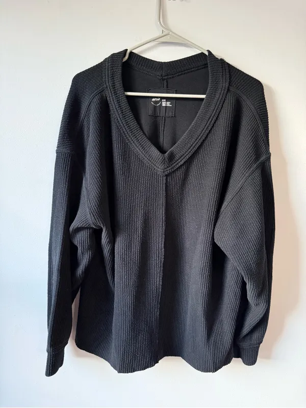 Aerie Waffle Knit Black V-Neck Ribbed Sweater Sweatshirt Black Size M Oversize - Image 2