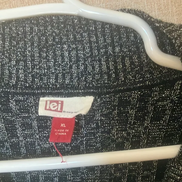 FINAL MARKDOWN LEI shimmery Knit Sweater large - Image 2