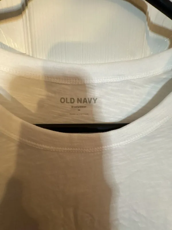 Old Navy Everywear White T-Shirt Size M - Image 2
