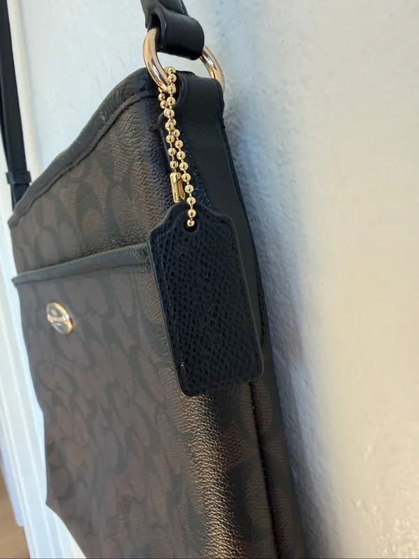 Coach Signature File Crossbody Bag Brown big C logo - Image 4