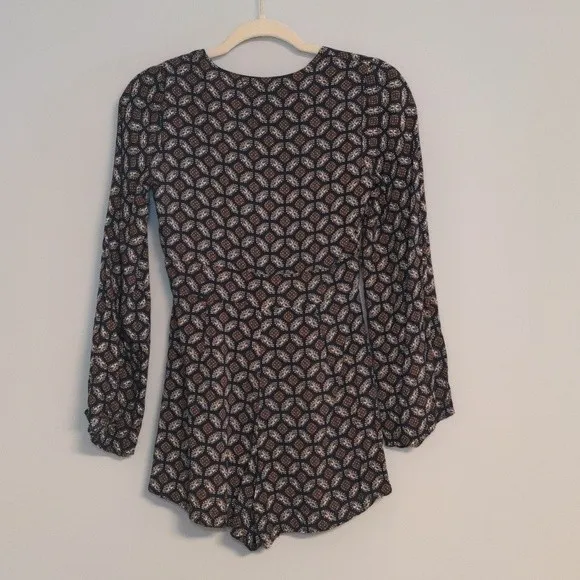 WYLDR Revolve Brand Geometric Long Sleeve V Neck‎ Romper Playsuit Extra Small - Image 8