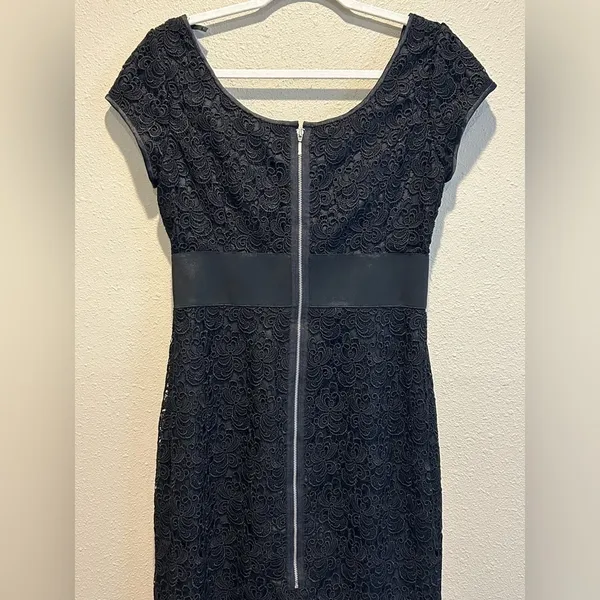 White House Black Market Lace Cocktail Dress - EUC‎ - Size 6 - Black - Stunning - Image 3