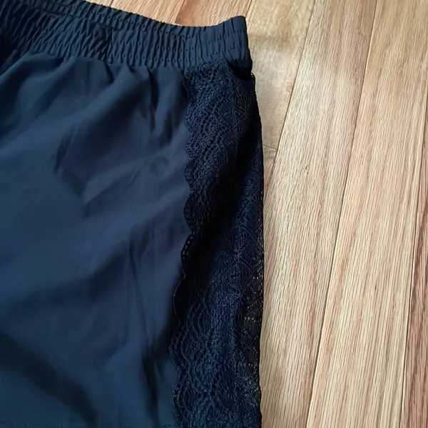 Fabletics Shorts Womens Large Black Pull On Lightweight Running Workout Gym - Image 2