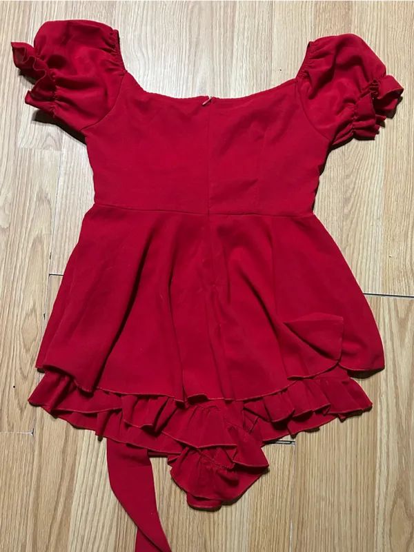 Red Off-Shoulder Tie-Waist flowy dress romper built in shorts. Ladies small - Image 9
