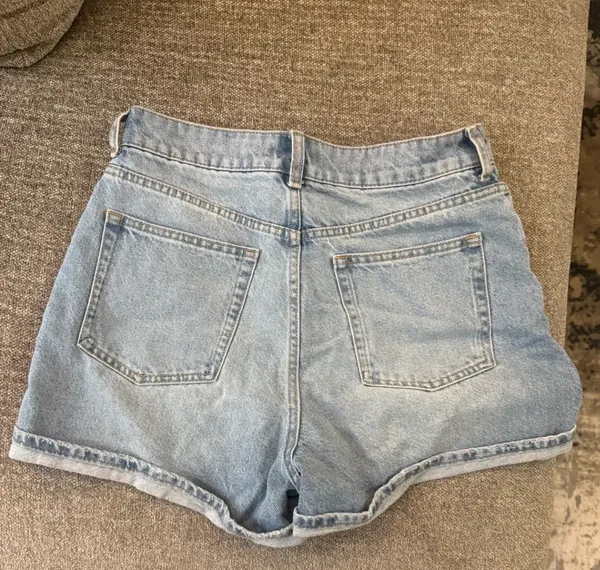 H&M High-Waisted Shorts Denim - Image 3