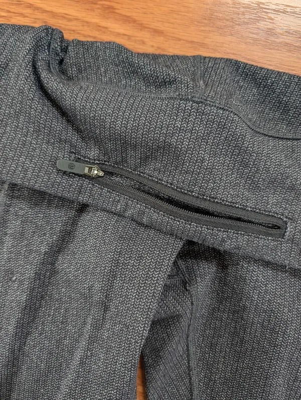 Lululemon Gray Textured Leggings Pants Size 6 - Image 3