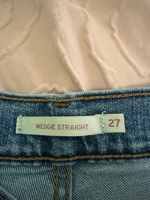 Levi’s Wedgie Straight Jeans - Image 3