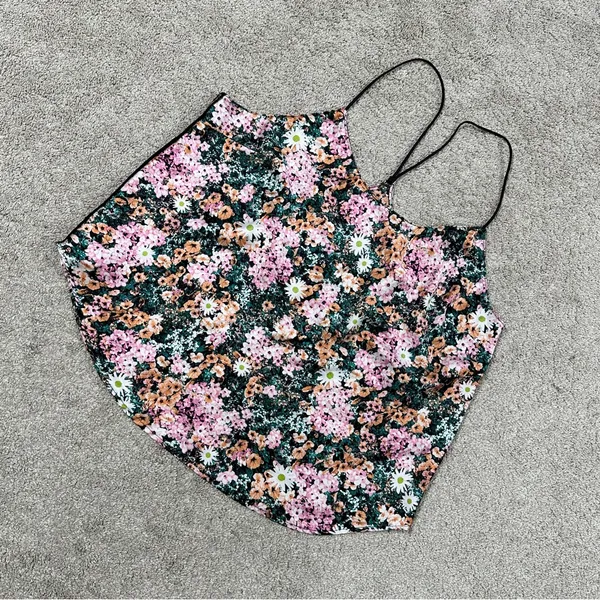 Victoria’s Secret Women’s Pajamas Set Satin Floral Cami Tank Top L & Shorts M - Image 4