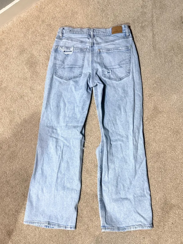 American Eagle Light Wash Distressed Stovepipe Jeans Size 2 Short - Image 3