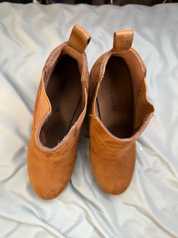 American Eagle brown suede booties 7.5 - Image 5
