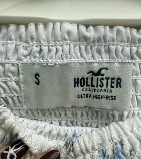 Hollister White Floral Flowy Mini Skirt - Image 3