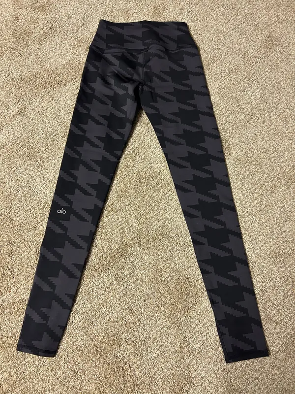 ALO Yoga High Waist Airbrush Houndstooth Legging Size Small RETAIL was $98 - Image 2