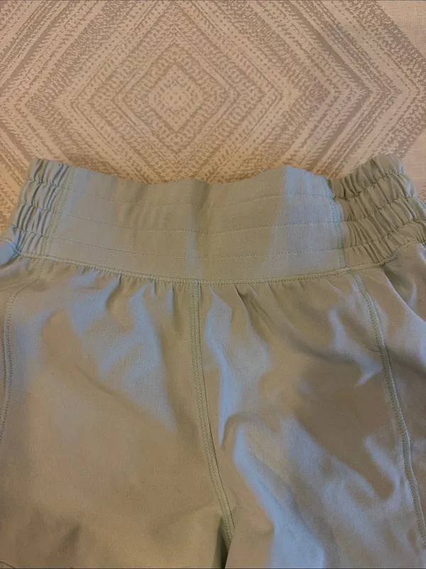 Lululemon Hotty Hot Shorts Low Rise 2.5” Mint Green Size 0 - Image 3