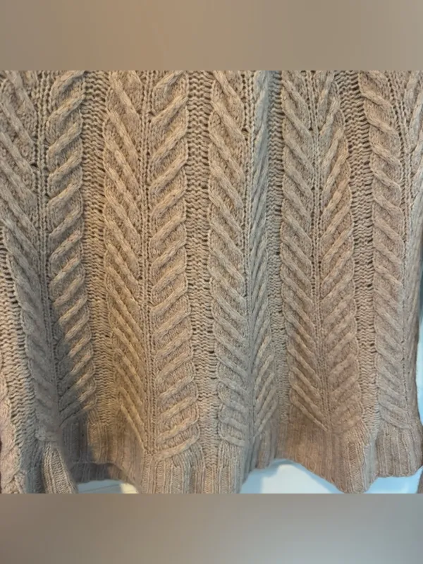 Tuckernuck Peacock Beige Cable Knit Crewneck Sweater | L - Image 5