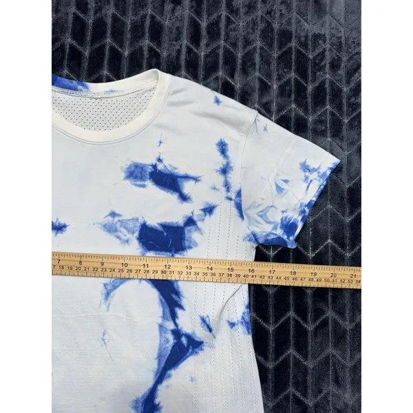 Lululemon Women's Train to Be Short Sleeve Regatta Blue Tie Dye Sz 6 - Image 5