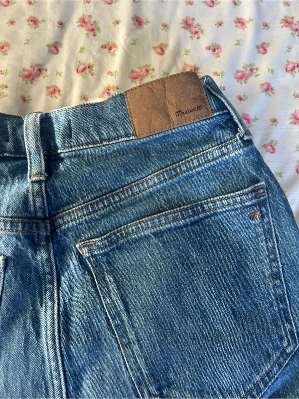 Madewell Medium Blue Wide-Leg Jeans with Frayed Hem - Image 5