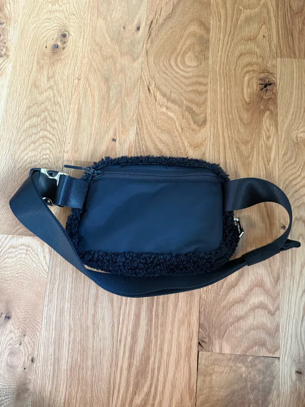 Lululemon Belt Bag Fleece Black - Image 3