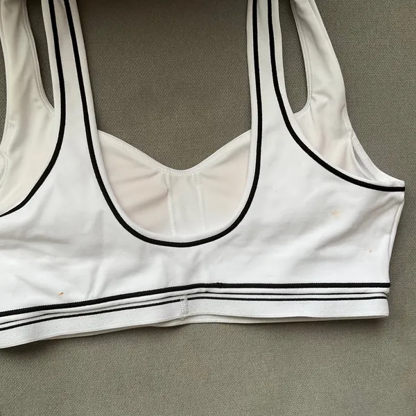 Alo Yoga Airbrush Heart Throb Bra White/Black M - Image 4