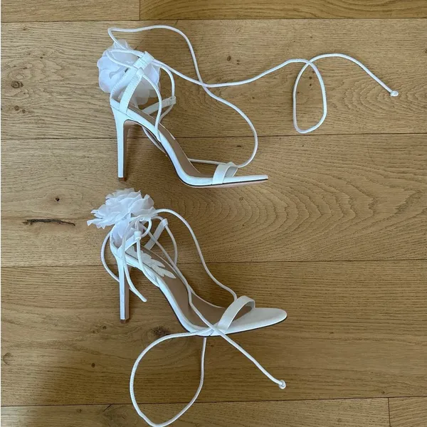 Gianni Bini x Caelynn Bell - Papillon Flower Ankle Wrap Strappy Sandals in White - Image 2