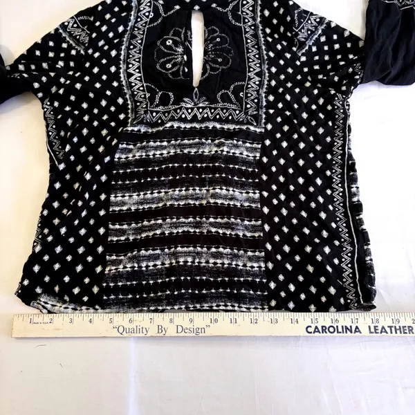 Rip Curl Womens Small Black White Geometric Print Mock Neck Keyhole Blouse Top‎ - Image 7