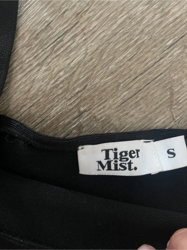 Tiger mist Black Square Neck Crop Top with Wide Straps - Image 6