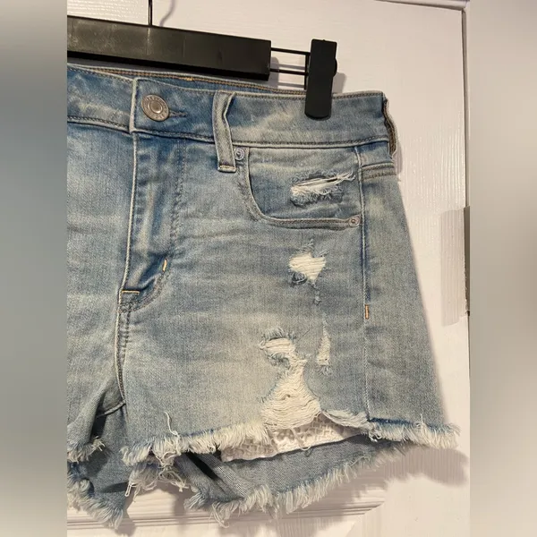 American Eagle Size 4 Next Level Stretch White Lace Pockets Cut Off Jean Shirts - Image 2