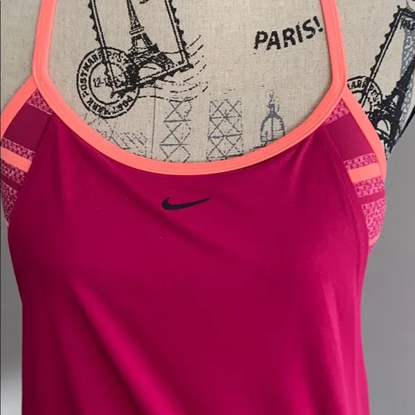 Nike workout top - Image 2