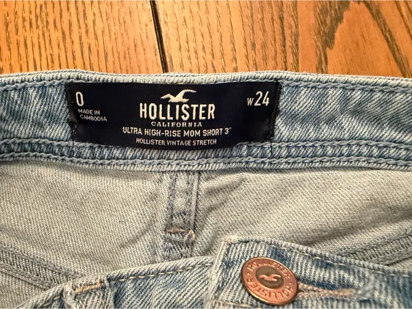 Hollister High Rise Mom 3" Denim Shorts, Size 24 - Image 2