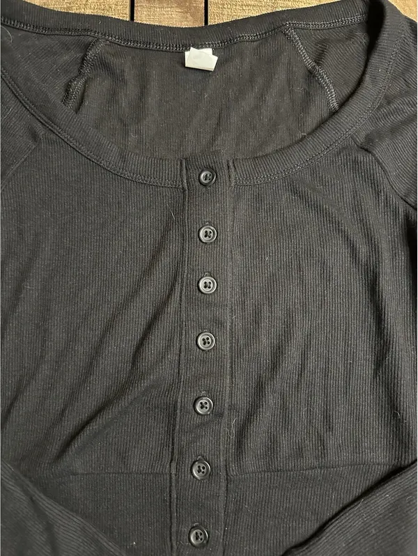 Hollister Black Ribbed Button-Up Long Sleeve Top With Thumb Holes - Image 2