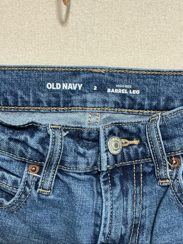Old Navy Women's Barrel leg Jeans in Dark Blue Denim - Image 2