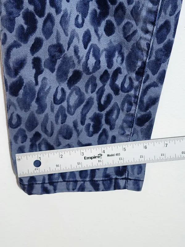 Pilcro Blue Leopard Print Mid-Rise Skinny Jeans Size 32/Size 14 - Image 8