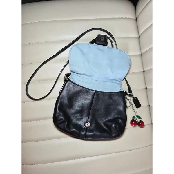 Vintage COACH Soho Leather Crossbody Bag Black Purse Flap Buckle With Charm Y2K - Image 15