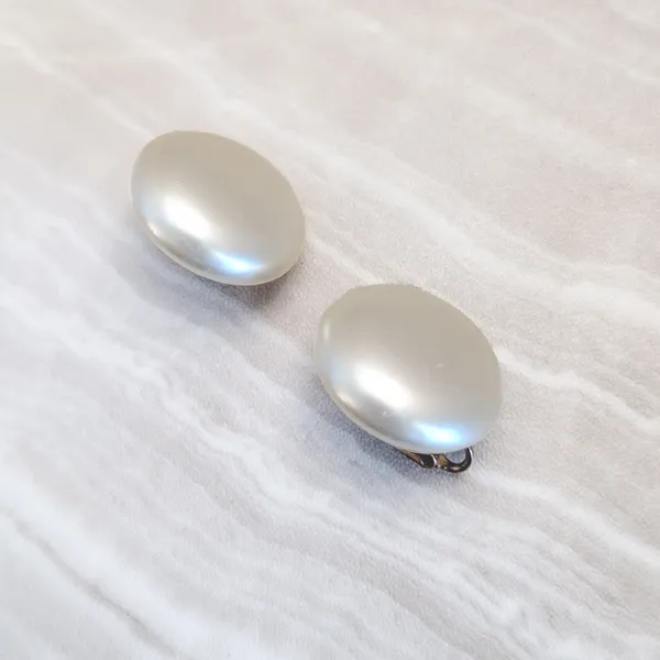 Vintage Clip On Earrings Classic Style Glam Large Faux Pearl Statement - Image 5