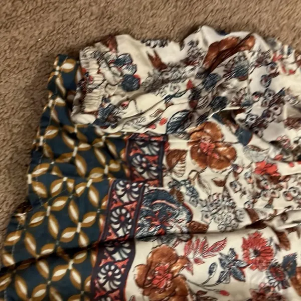 Abercrombie small floral blouse - Image 4