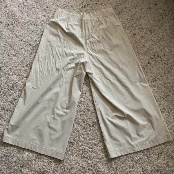 Lululemon Stretch Woven Ruffle-Waist Wide-Leg Crop Pants‎ Sz XL in Bone - Image 7