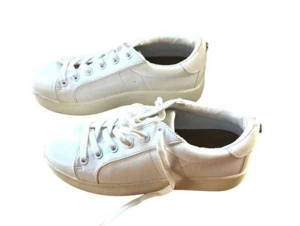 Steve Madden 6.5 Stylist Casual Low Top Lace-Up Sneakers Casual Style - Image 2