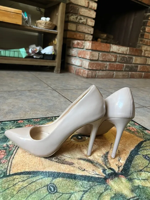Anne Michelle Women's Nude Patent Pointed-Toe Heels - Image 3
