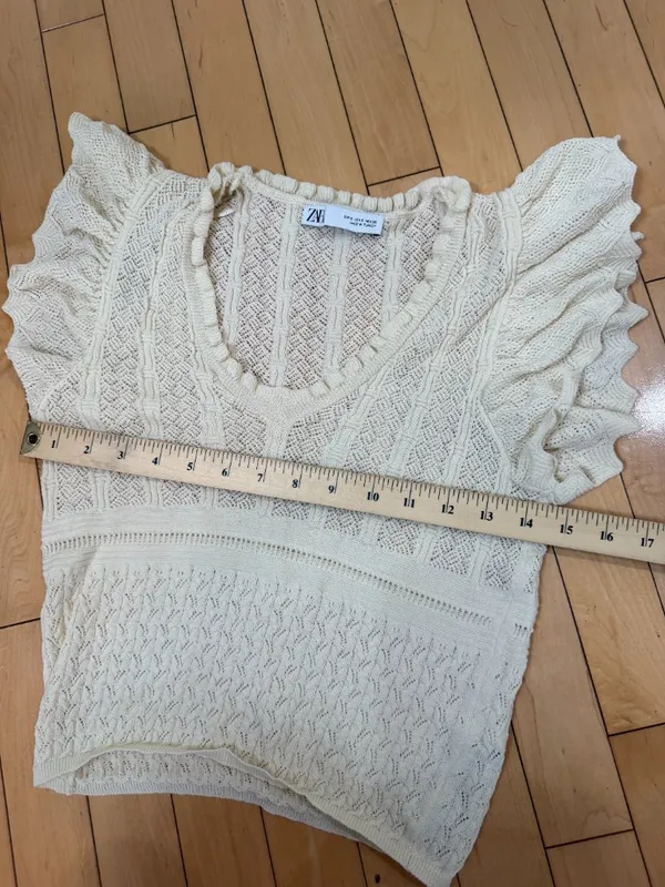 Zara Women's Crochet Knit Top with Ruffle sleeves Cream Size Small - Image 6