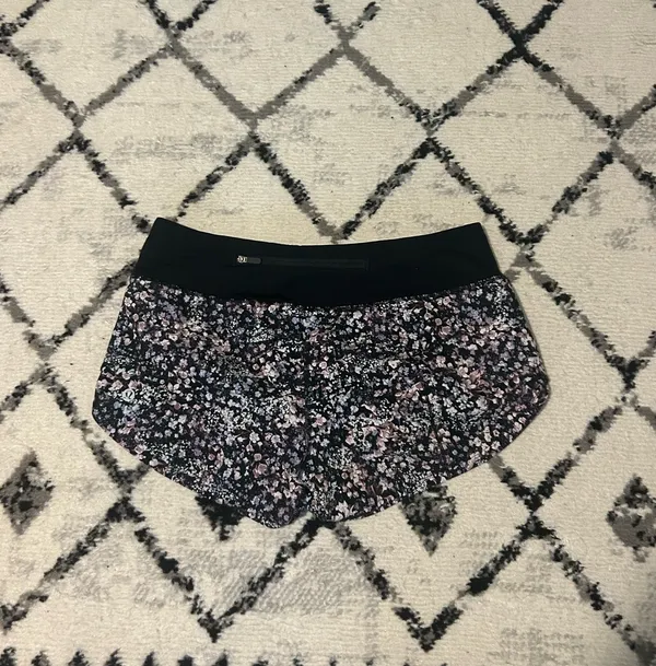 Lululemon Speed Up Shorts 2.5" Low-Rise - Image 2