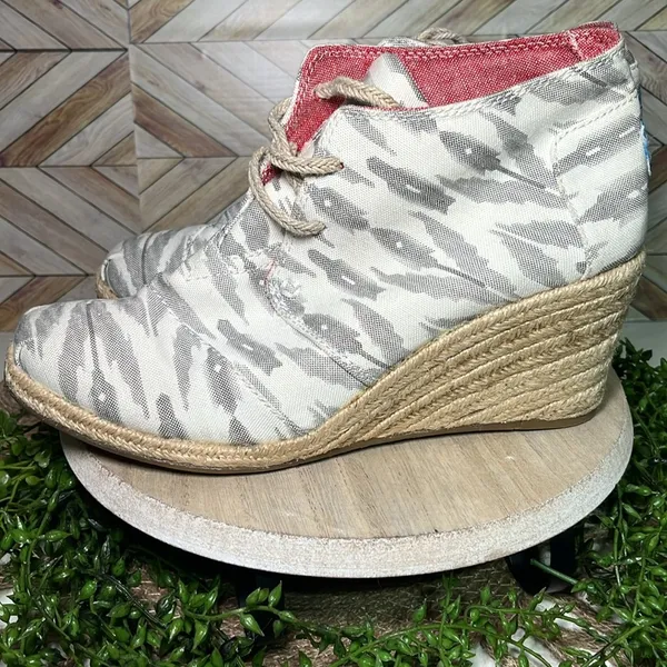 TOMS Ikat Desert Wedge Ankle Boots‎ Women 8 Gray and Cream Comfort Casual Boho - Image 4