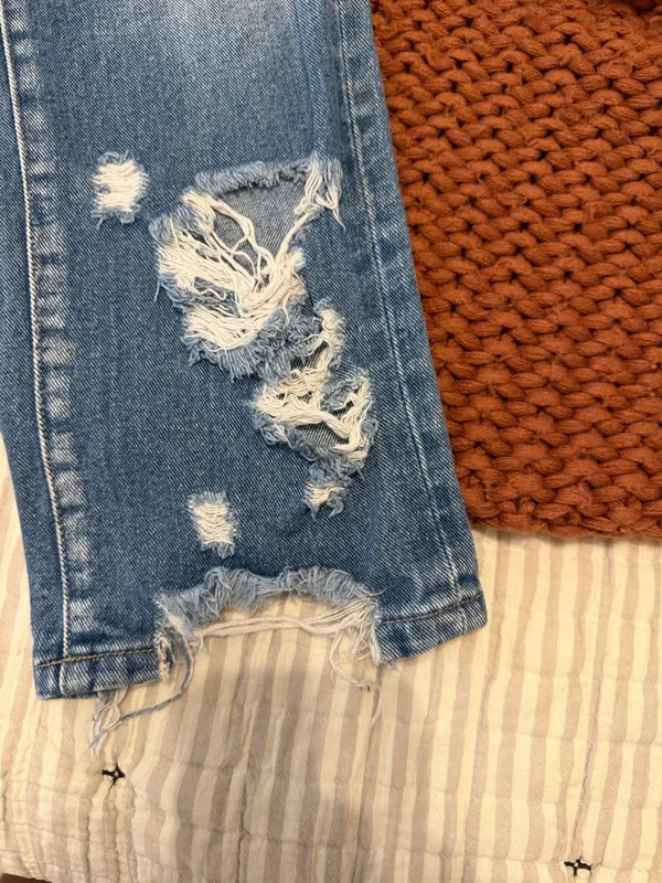 Vervet Distressed Jeans - Image 3