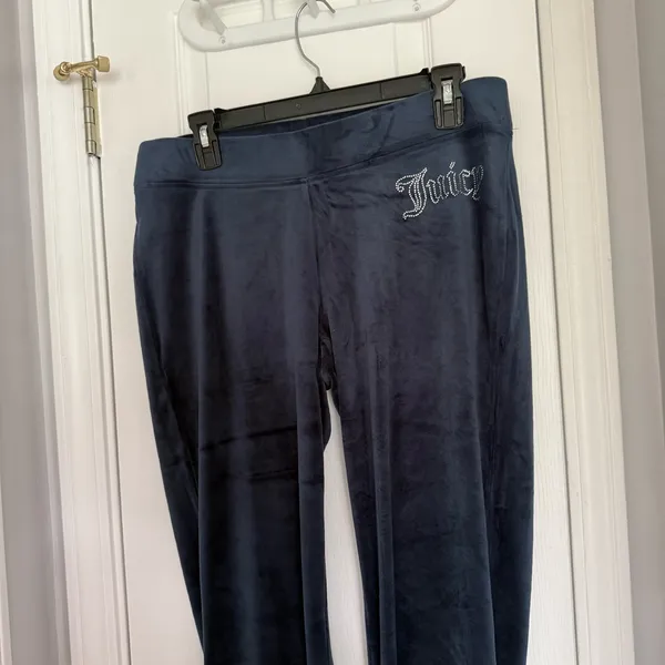 Juicy Couture Women's Navy Velour tracksuit size medium - Image 4
