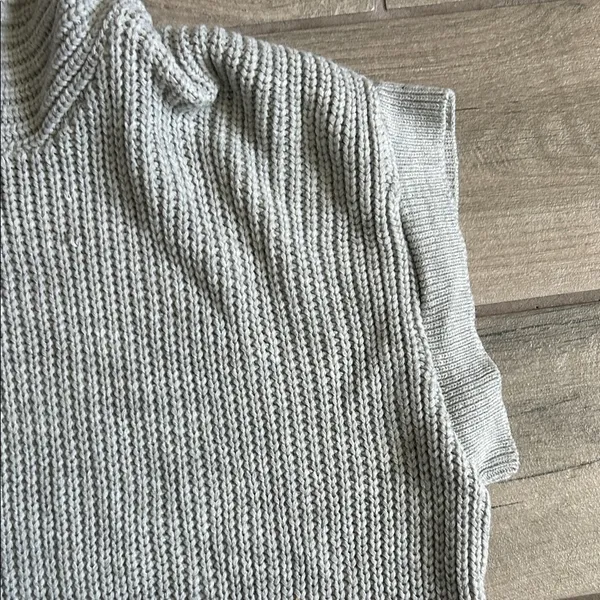 PrettyLittleThing Light Gray Hooded Sweater Vest - Image 3
