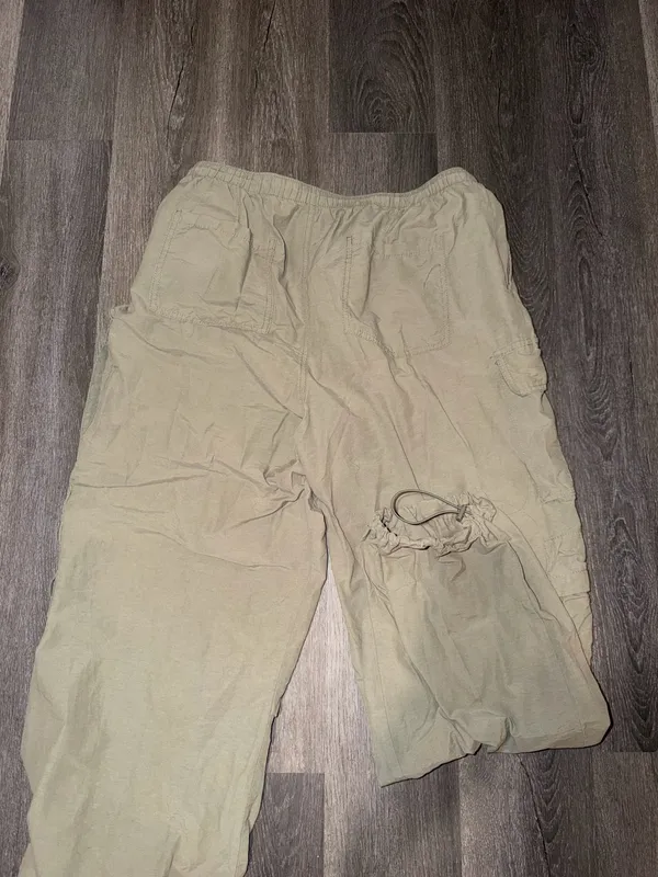 Hollister Cargo Pants Baggy - Image 2