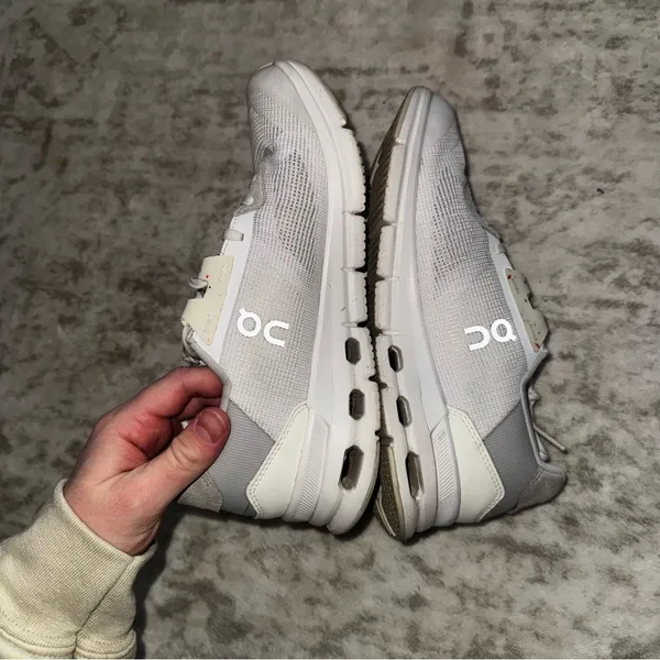 Oncloud Women’s Tennis shoes Women’s 7 Like New barely worn too small for me - Image 5